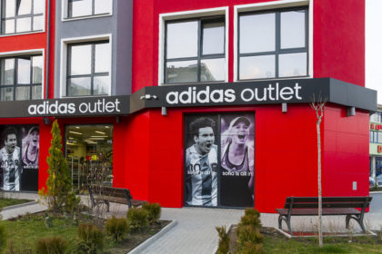 Adidas outlet sign