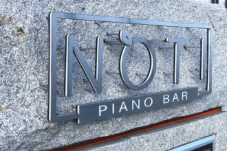 Обемни букви Свети Влас, за пиано бар Noti