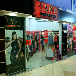Tani Fashion - еталбондова табела за магазин в Mall Sky City