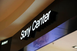 Обемни букви от плексиглас Sony Center, монтирани върху еталбонд, Sony Center МОЛ Сердика