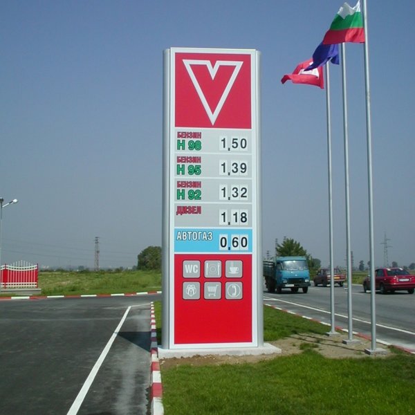 Illuminated totem for Viza Petrol Station