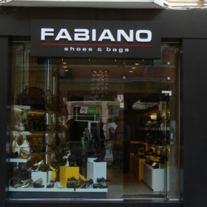 Светещи обемни букви за магазина на Fabiano