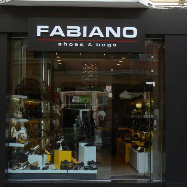 Светещи обемни букви за магазина на Fabiano
