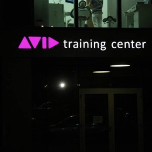 Обемни букви Training Center, светещи