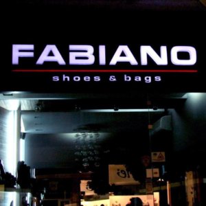 Светеща реклама за магазин - обемни букви върху еталбонд