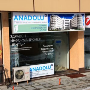 Lasting advertising installation with luminescent lighting