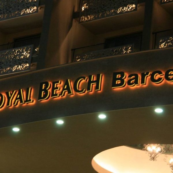 Светещи контражурно обемни букви за хотел Royal beach Barcelo Светещи контражурно обемни букви за хотел Royal beach Barcelo