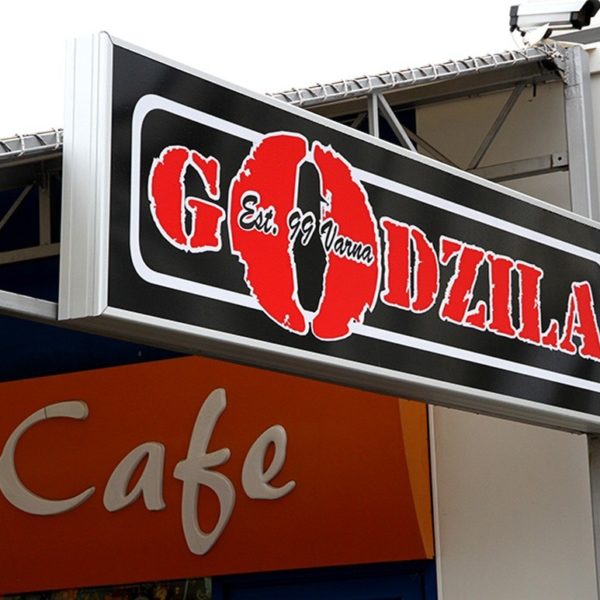 Светеща табела Godzila с алуминий и плексиглас