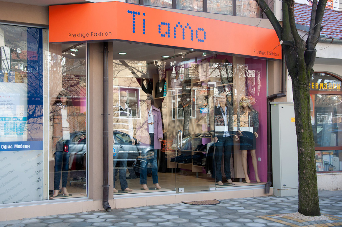 Attractive illuminated signage - sign making company Media Design