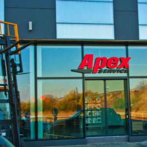 Обемни букви за бизнес сграда на Apex Service