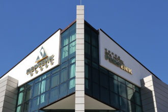 Хотел Персенк, задно светещи обемни букви от златна неръждавейка