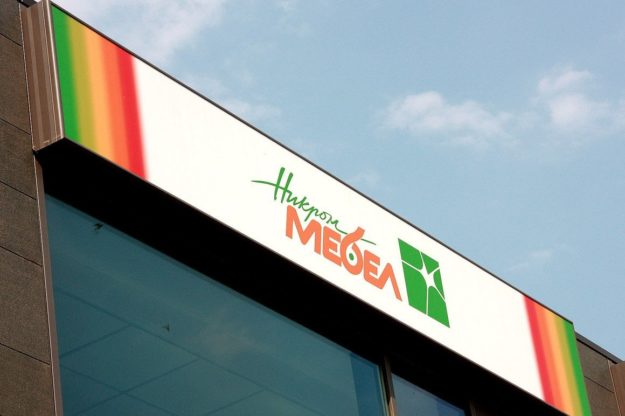 Illuminated vinyl sign for furniture store Nikrom