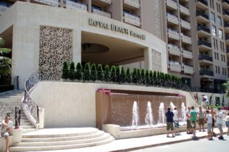 Royal Beach barcelo - светещи плексигласови букви