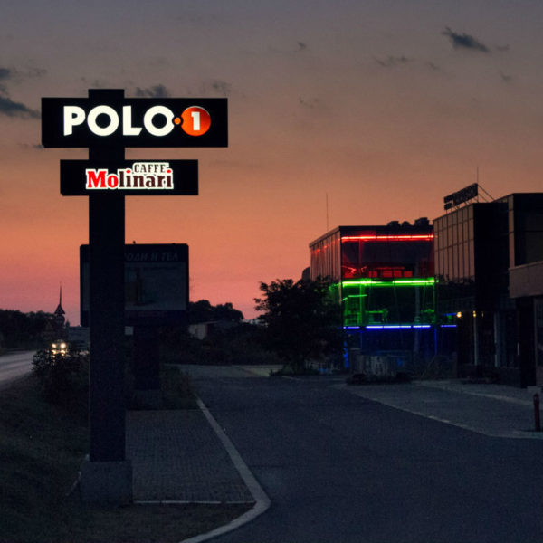 Светещ тотем за Polo1, външна реклама Светещ тотем за Polo1, външна реклама