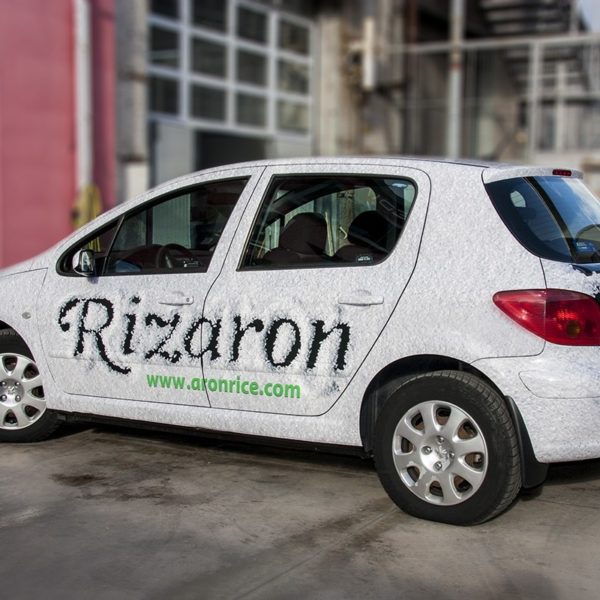 Облепяне с фолио с печатна графика на автомобил за Aron Rice