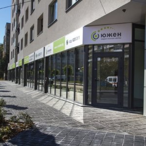 Цялостно брандиране на магазини на жилищен комплекс