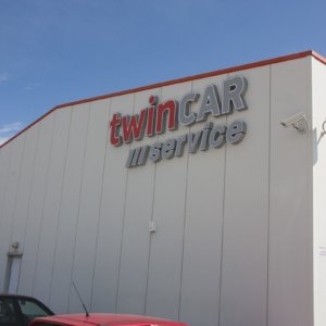 Светещи обемни букви за автосервиз Twin Car Service