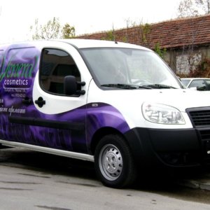 Облепяне на бус с ефектно фолио с реклама на Венера Козметикс