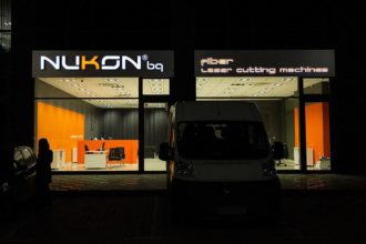 Nukon обемни букви с фект ден-нощ