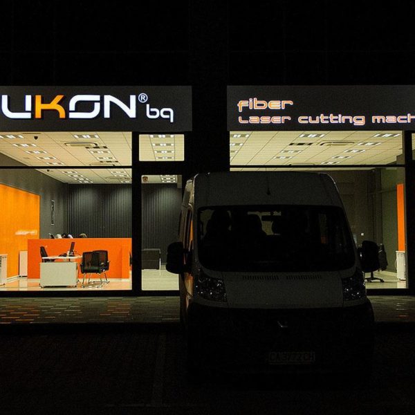 Nukon обемни букви Nukon обемни букви с фект ден-нощ