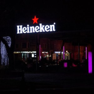Ефектни светещи букви Heineken за заведение Ефектни светещи букви Heineken за заведение