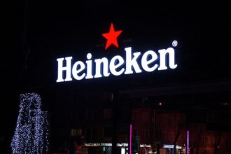 Heineken - обемни букви от плексиглас