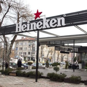 Светещи букви Heineken за заведение в Пловдив Светещи букви Heineken за заведение в Пловдив