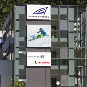 Amer Sport светеща табела, ден-нощ ефект Amer Sports светещи табели с фолио 3M Grey Light Control