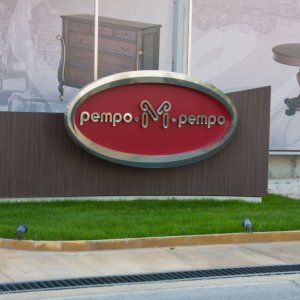 рекламен тотем Ретро М, изработен от инокс