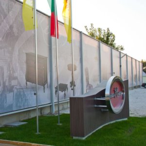 рекламен тотем Ретро М