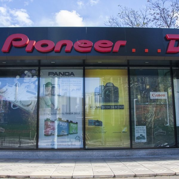 Светещи обемни букви, Pioneer, Sony - Деком в Пловдив