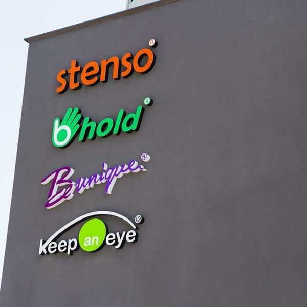 Светещи обемни букви с лице и страници от плексиглас Бултекс 99