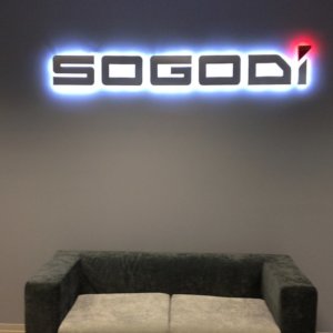 светещи обемни букви от инокс за Sogodi