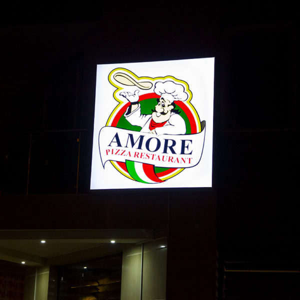 Светеща табела Amore Pizza restaurant, с винил и алуминиеви профили