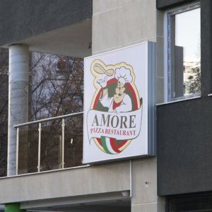 Светеща табела с винил - Amore Pizza restaurant