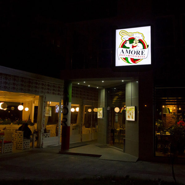 Amore Pizza Restaurant received illuminated advertising installation