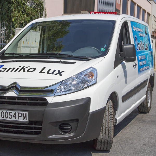 Daniko Lux брандиране на автомобил