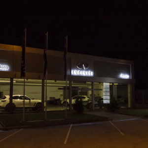 Светлинна външна реклама - Infinity Center Пловдив