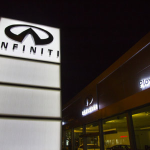 Светещ тотем Infiniti