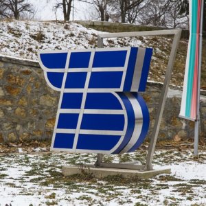 Обемна буква от плексиглас и неръждавейка