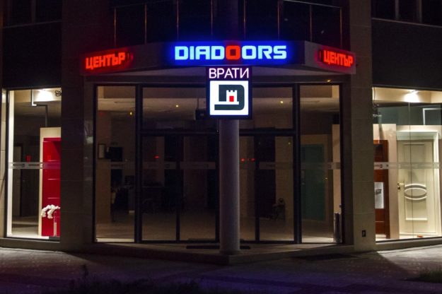 Светещи обемни букви от плексиглас Diadoors