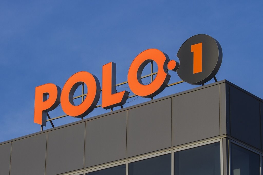 Polo1 - channel letters wuth plexiglas face and aluminium pages