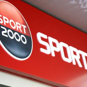 Sport Depot еталбондова табела с вградени букви от плексиглас Sport Depot еталбондова табела с вградени обемни букви