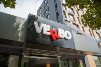 Светещи обемни букви Bar Verbo в Пловдив