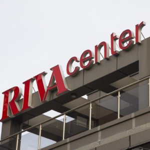 Обемни букви от плексиглас Riva Center