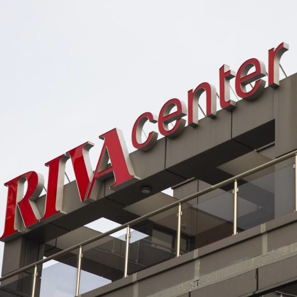 Обемни букви от плексиглас Riva Center Обемни букви от плексиглас Riva Center