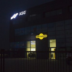 Светещо лого Orthaus