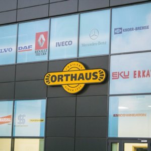 Orthaus - светеща обемна буква с алуминий и плексиглас