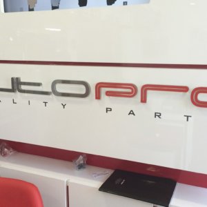 Autopro - елегантен дизайн на букви от инокс