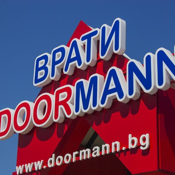 Светещи обемни букви от плексиглас Doormann